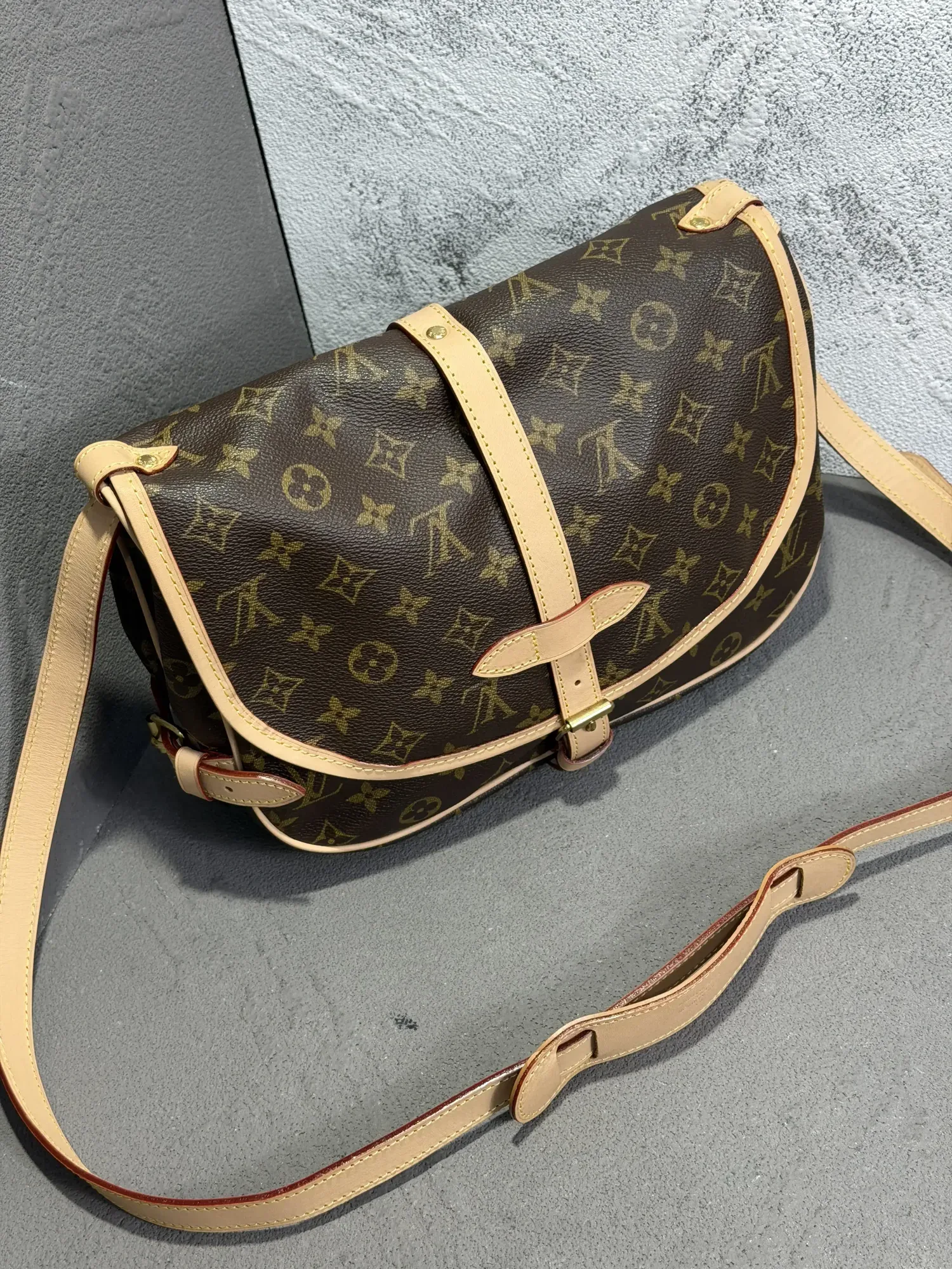 가방-루이비통-수선-루이비통 소뮤르 30 모노그램 숄더백 수선 후